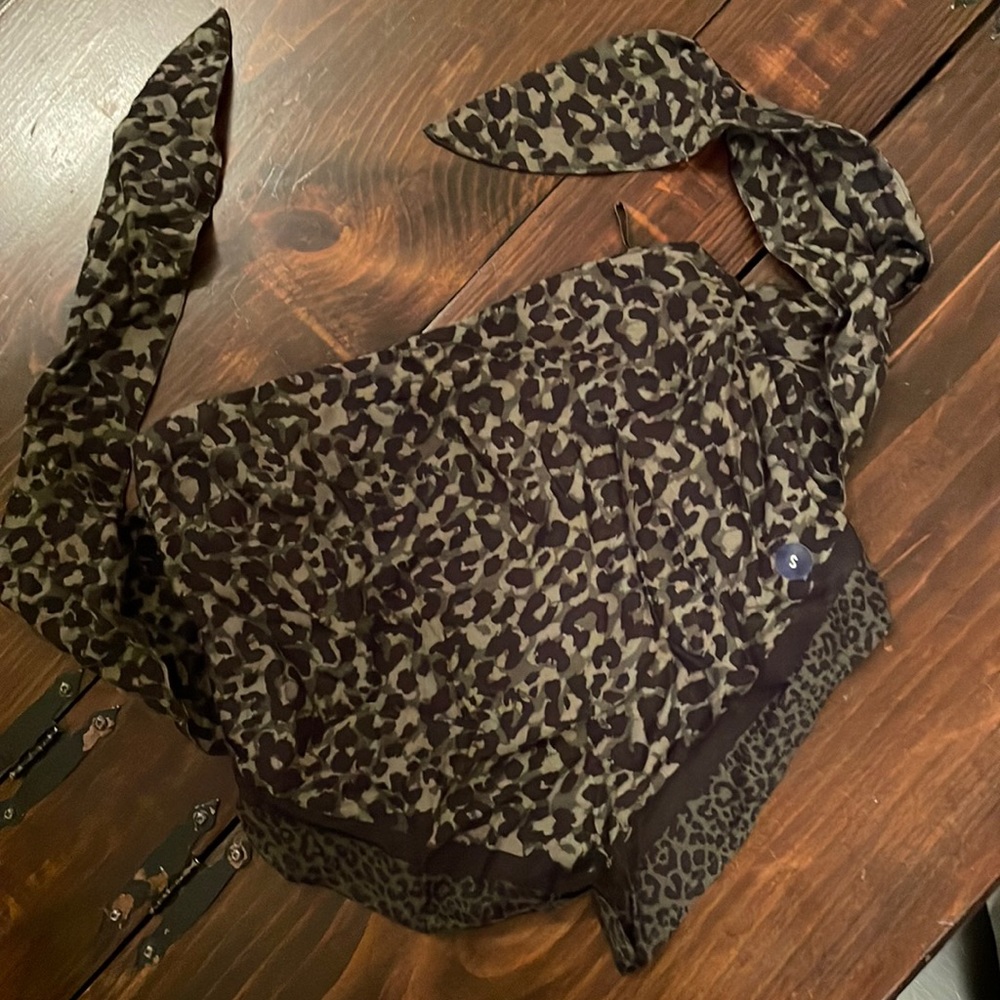 NWT Hollister Bandana top